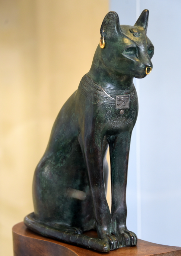 Estatua egipcia de la diosa Bastet